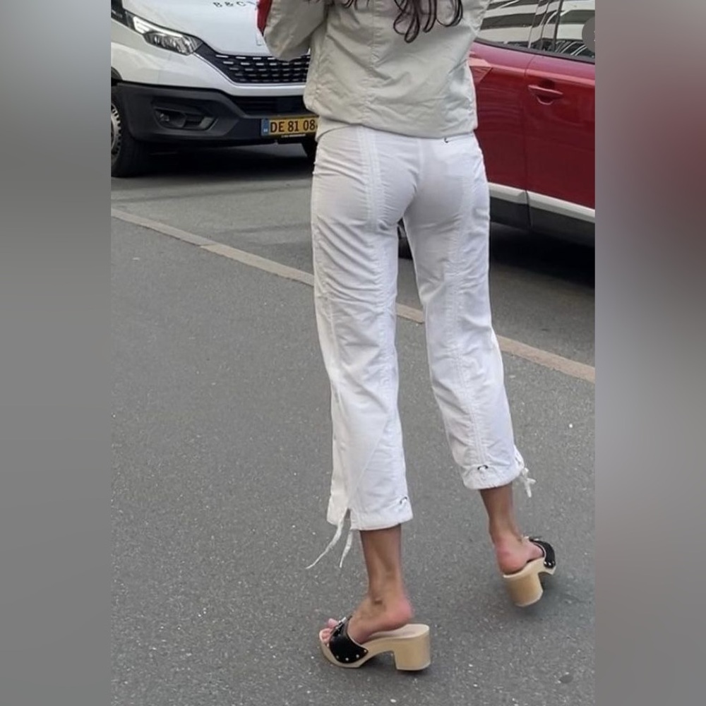🕊️ Abercrombie & Fitch vintage y2k low waist white cargo capris 🤍